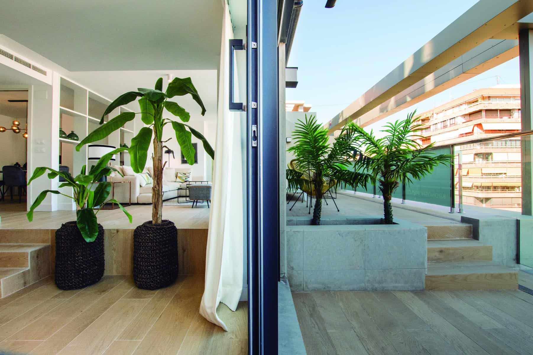 Edificio General Marvá 3, Alicante. ADORAS atelier architecture. Foto: Ángel Juste