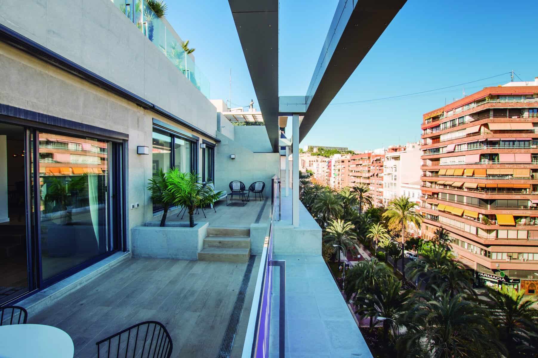 Edificio General Marvá 3, Alicante. ADORAS atelier architecture. Foto: Ángel Juste