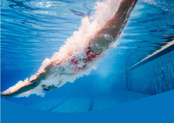 nadadora piscina