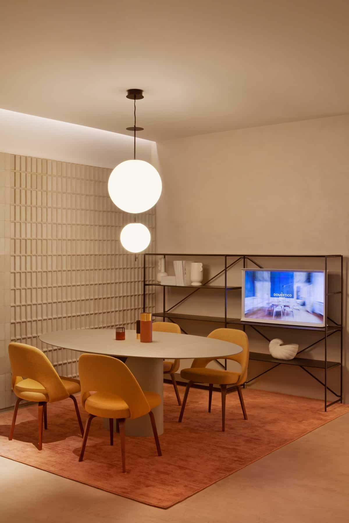 El Meet Design Center es un espacio de co-creación, es un punto de encuentro para arquitectos e interioristas, un espacio que nace con el propósito de facilitar la materialización y amueblamiento integral de proyectos.
