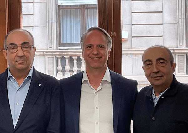 De izquierda a derecha en la foto Eduardo Chova, Carlos Hernandez, Ant