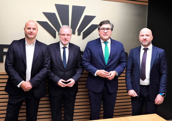 de izquierda a derecha, Xavier Vilajoana, presidente de Construmat, Constantí Serrallonga, director general de Fira de Barcelona, Pedro Fernández Alén, presidente de la CNC, y, Roger Bou, presidente de Construmat.