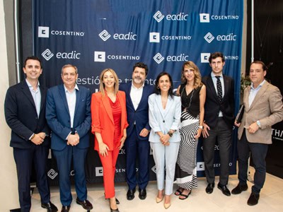 De izquierda a derecha Carlos Benedito responsable de comunicación y marketing; Francisco Moreno director de informativos de Mediaset; Mariló Sánchez-Fuentes emprendedora y directora de “Negocios de Carne y Hueso” en Intereconomía; Ricardo Carramiñana director general de EADIC; Silvia Roldán viceconsejera de digitalización de la Comunidad de Madrid; Loida Primo mentora y conferenciante; David García Núñez presidente de MWCC y Paco Robles director de RRHH Cosentino.