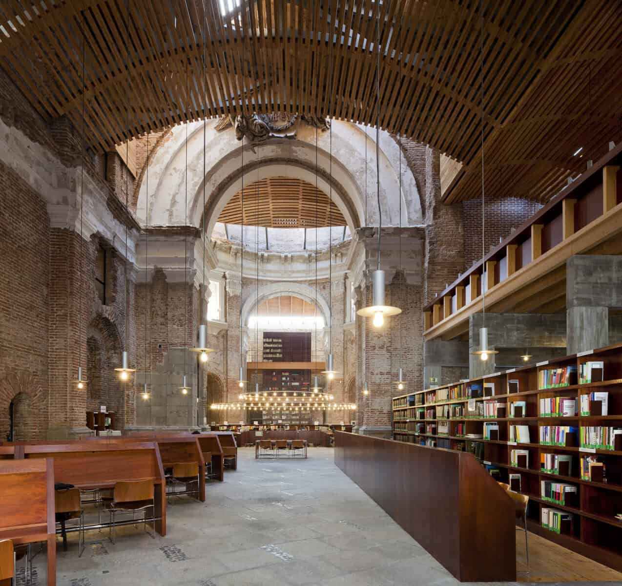 Interior del Centro Universitario de las Escuelas Pías de Madrid, una de las obras más premiadas del arquitecto José Ignacio Linazasoro