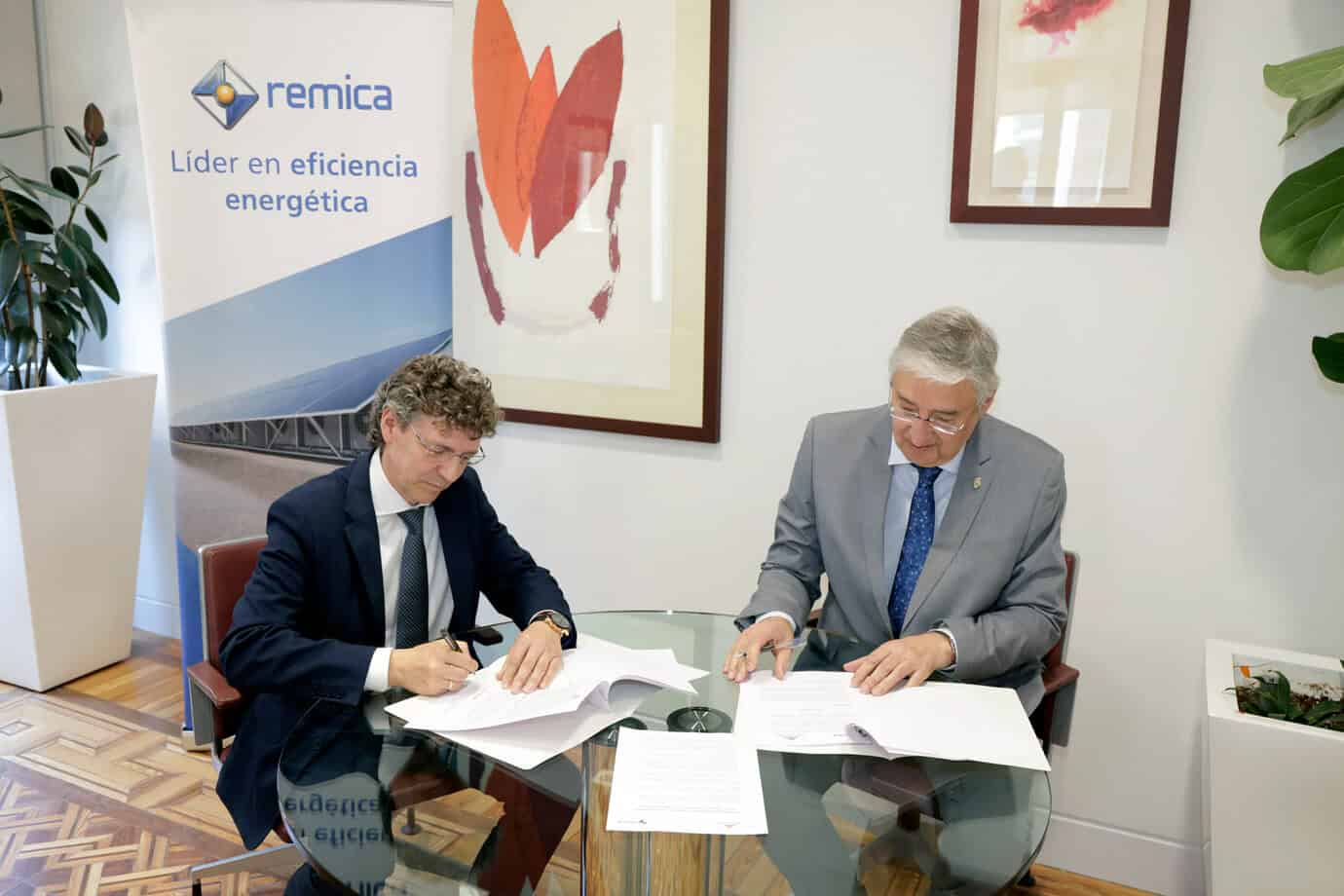 Firma del convenio de colaboración entre Remica y el Colegio de Aparejadores de Madrid para impulsar la rehabilitación energética de edificios